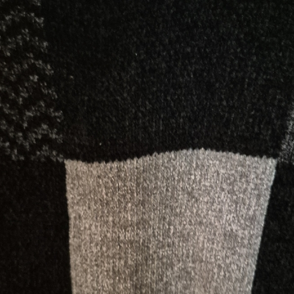 Liz Claiborne unisex or women's Black and Gray Patterned Crewneck Sweater - Picture 9 of 9